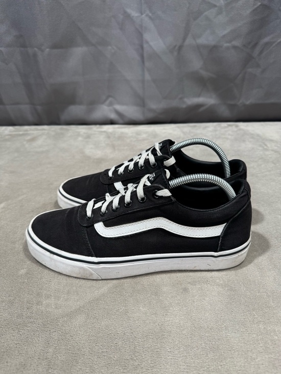 Vans Ward Old Skool Low-Top Sneakers - Picture 2 of 11